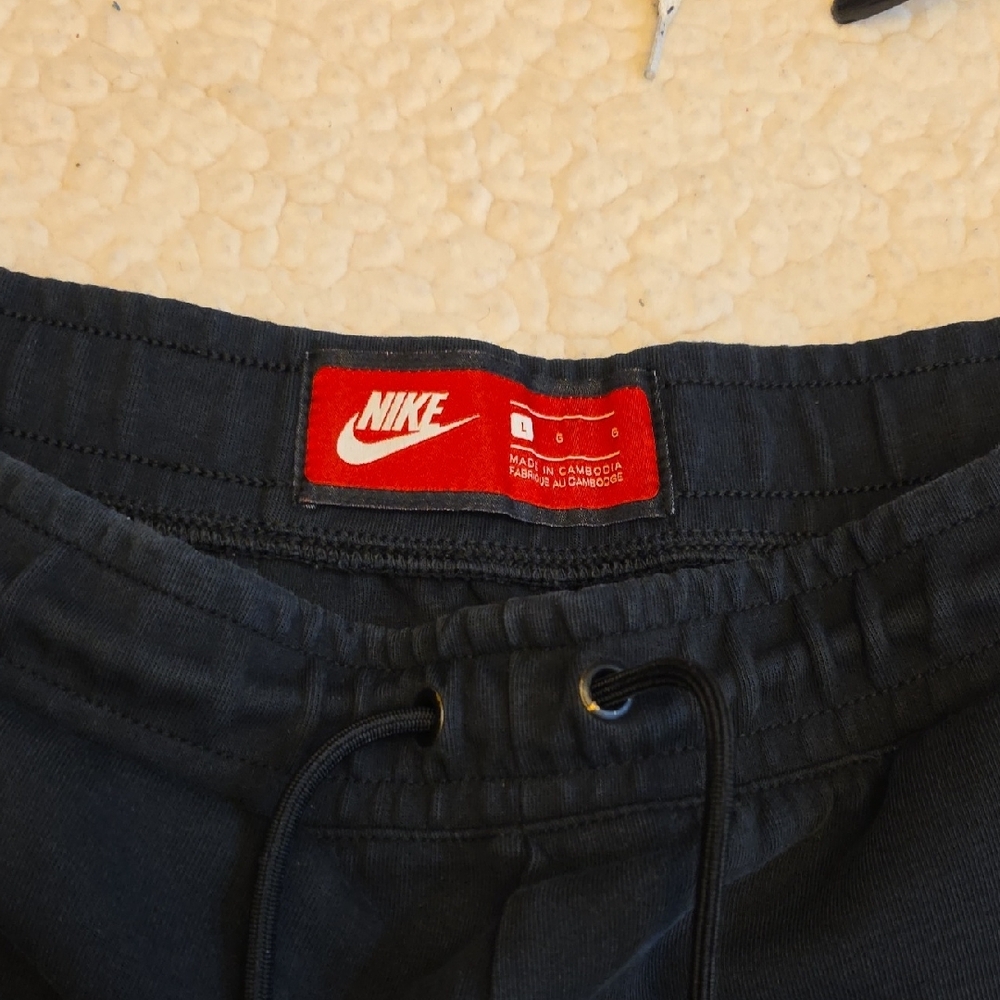 Nike Black Athletic Drawstring Shorts with Subtle Logo - Picture 2 of 4